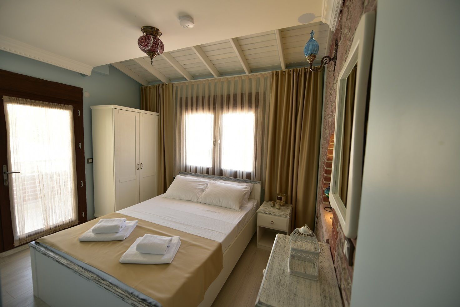 Minibar, iron/ironing board, free WiFi