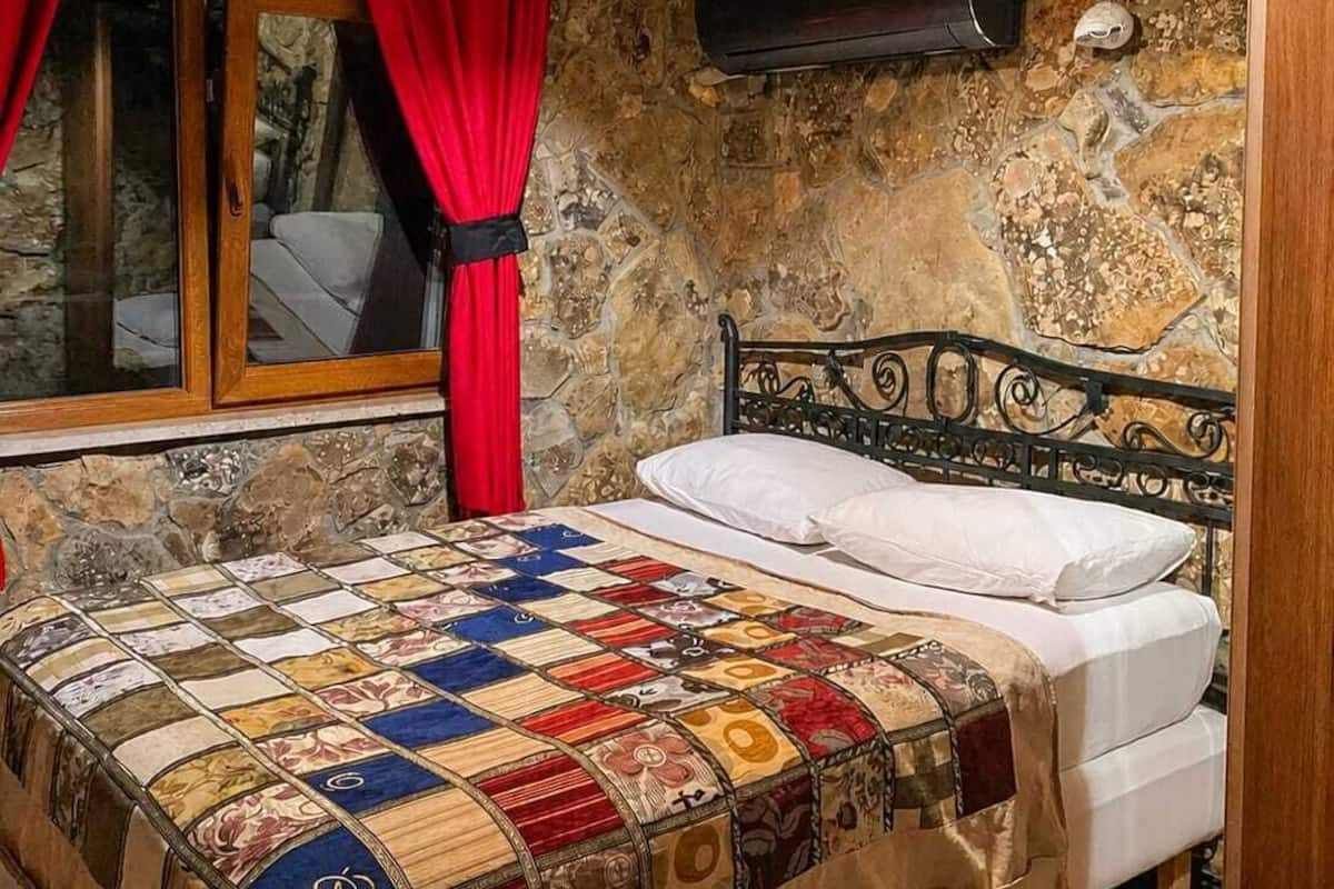 Stone House,1 Bedroom with Fireplace