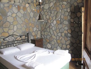 Stone House,1 Bedroom with Fireplace | Vistas desde la habitación