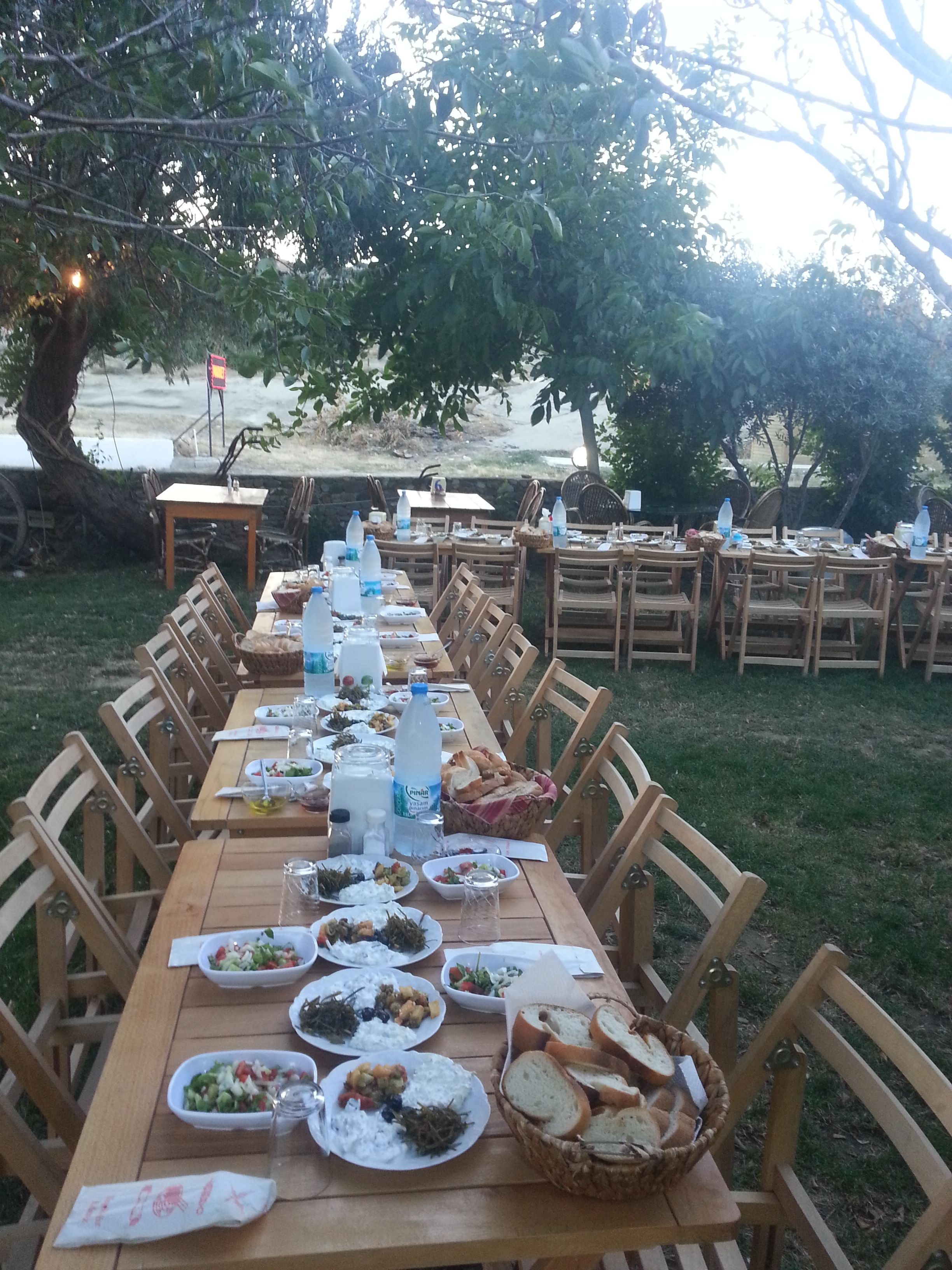 Breakfast, lunch and dinner served