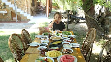Lunch and dinner served