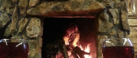 Stone House,1 Bedroom with Fireplace | Foyer