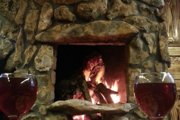 Stone House,1 Bedroom with Fireplace | 壁爐