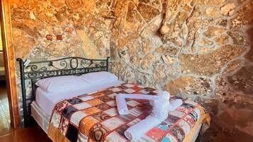 Desk, soundproofing, iron/ironing board, free WiFi