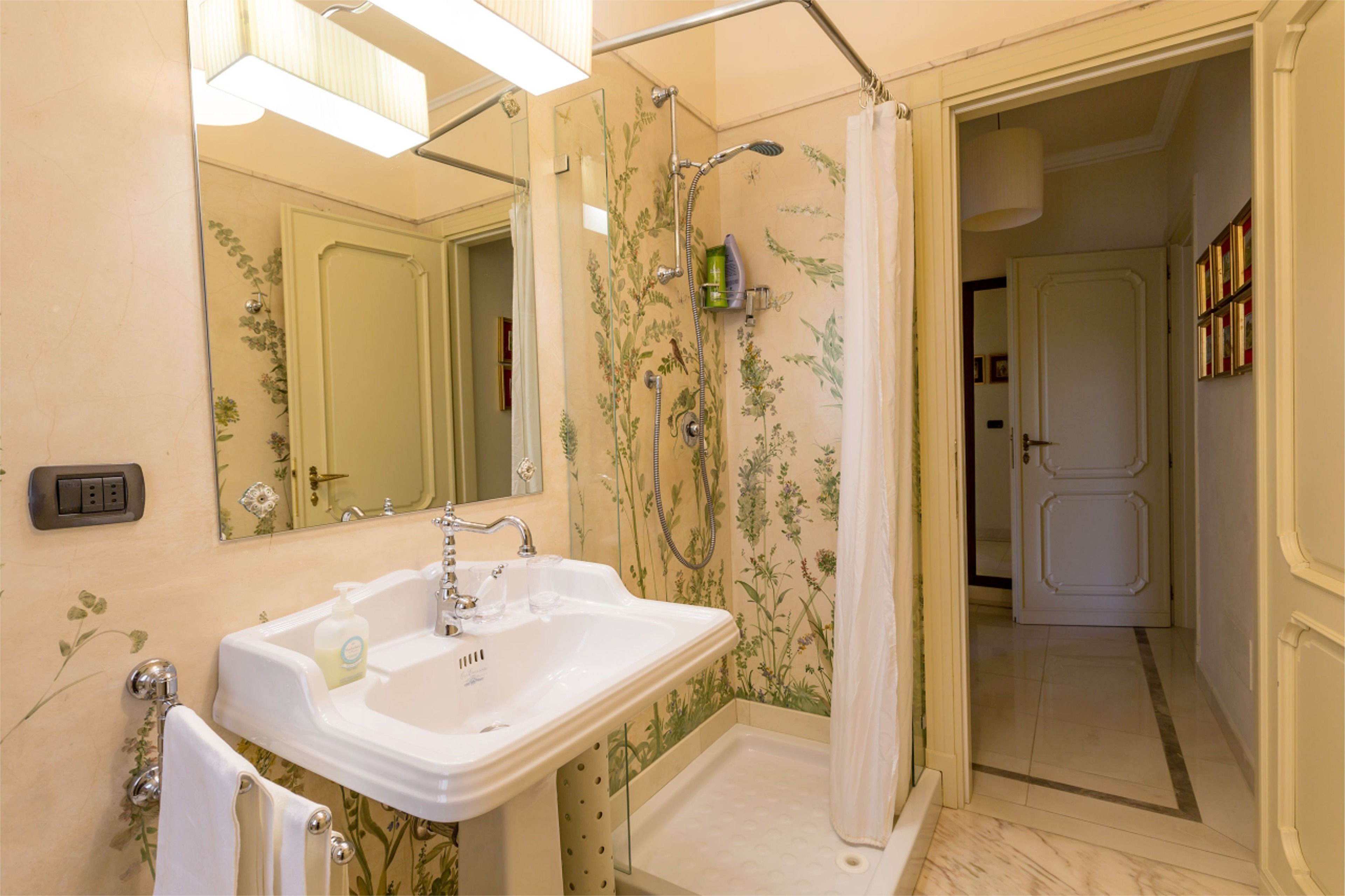 Suite | Bathroom | Free toiletries, hair dryer, slippers, bidet