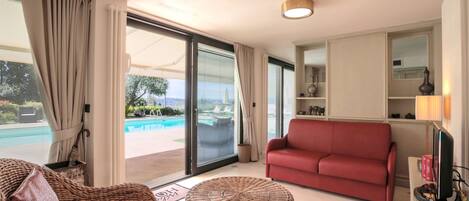 Suite | Coin séjour | Télévision à écran plat