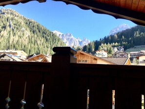Comfort Room, Balcony, Mountain View | Mountain view