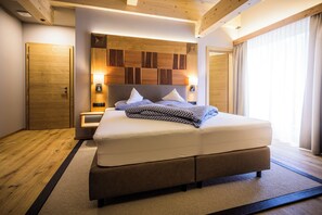 Secador de pelo, batas, toallas