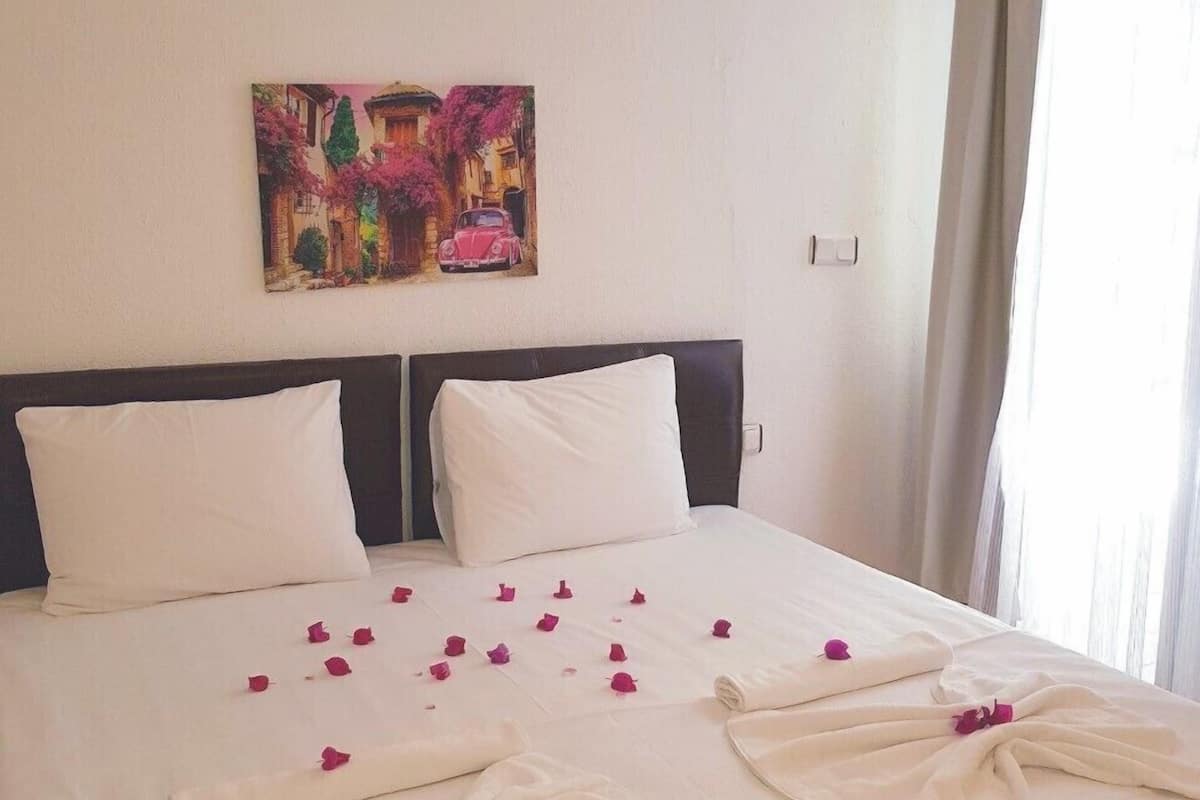 Desk, laptop workspace, free WiFi, bed sheets