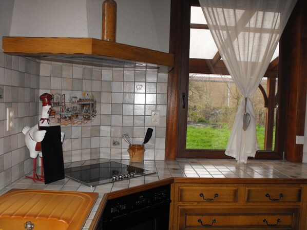 Cottage, 2 Bedrooms | Private kitchen | Full-sized fridge, microwave, oven, stovetop