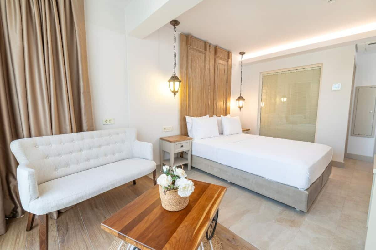 superior room, garden view | egyptian cotton sheets, premium bedding, minibar, in-room safe