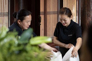 Breakfast, lunch and dinner served - Jing's Residence (Jinzhong)