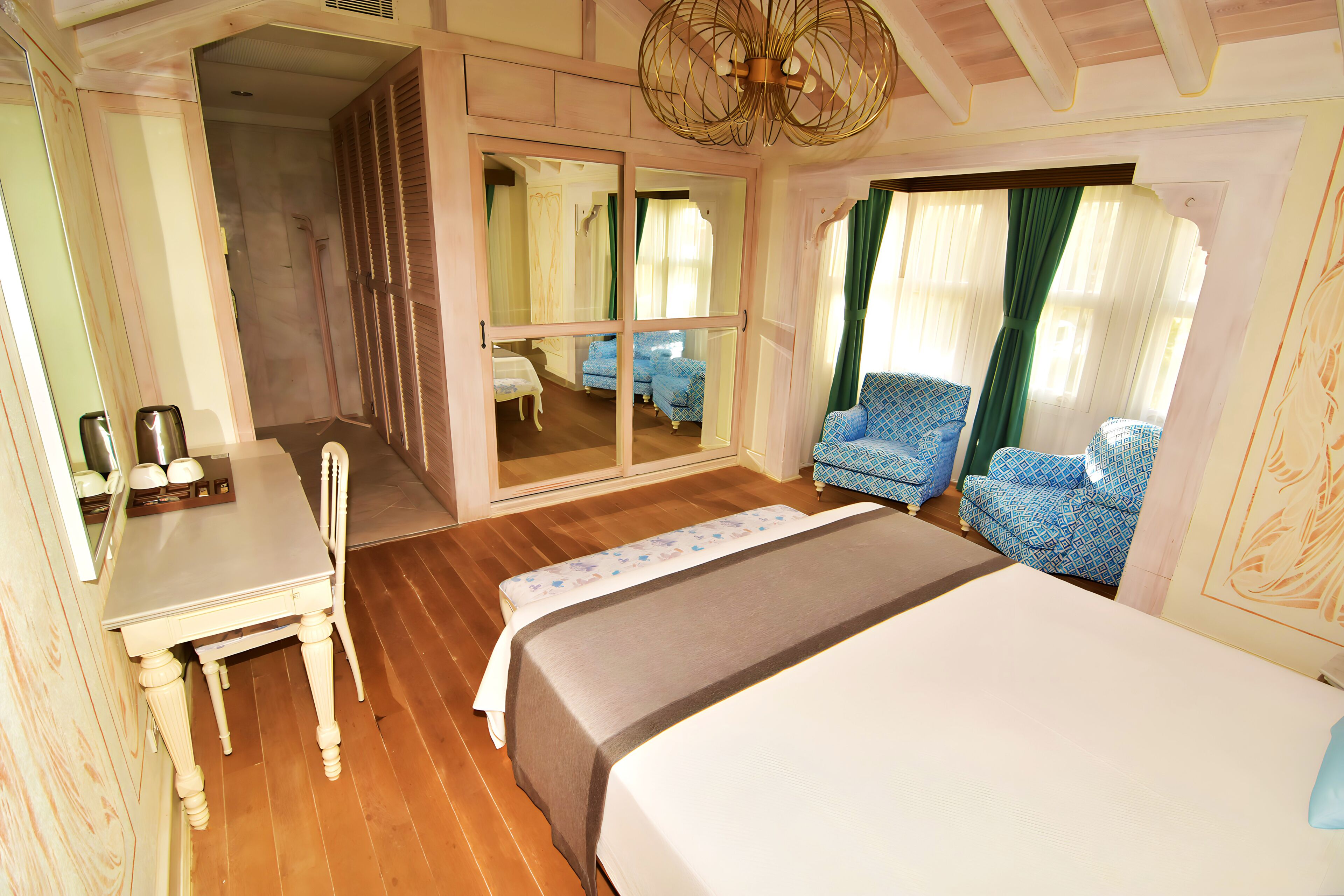 Standaard tweepersoonskamer | Luxe beddengoed, een minibar, een kluis op de kamer