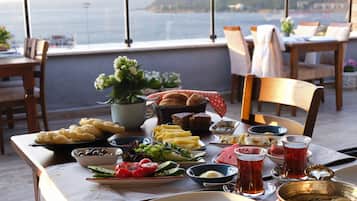 Desayuno completo incluido todos los días