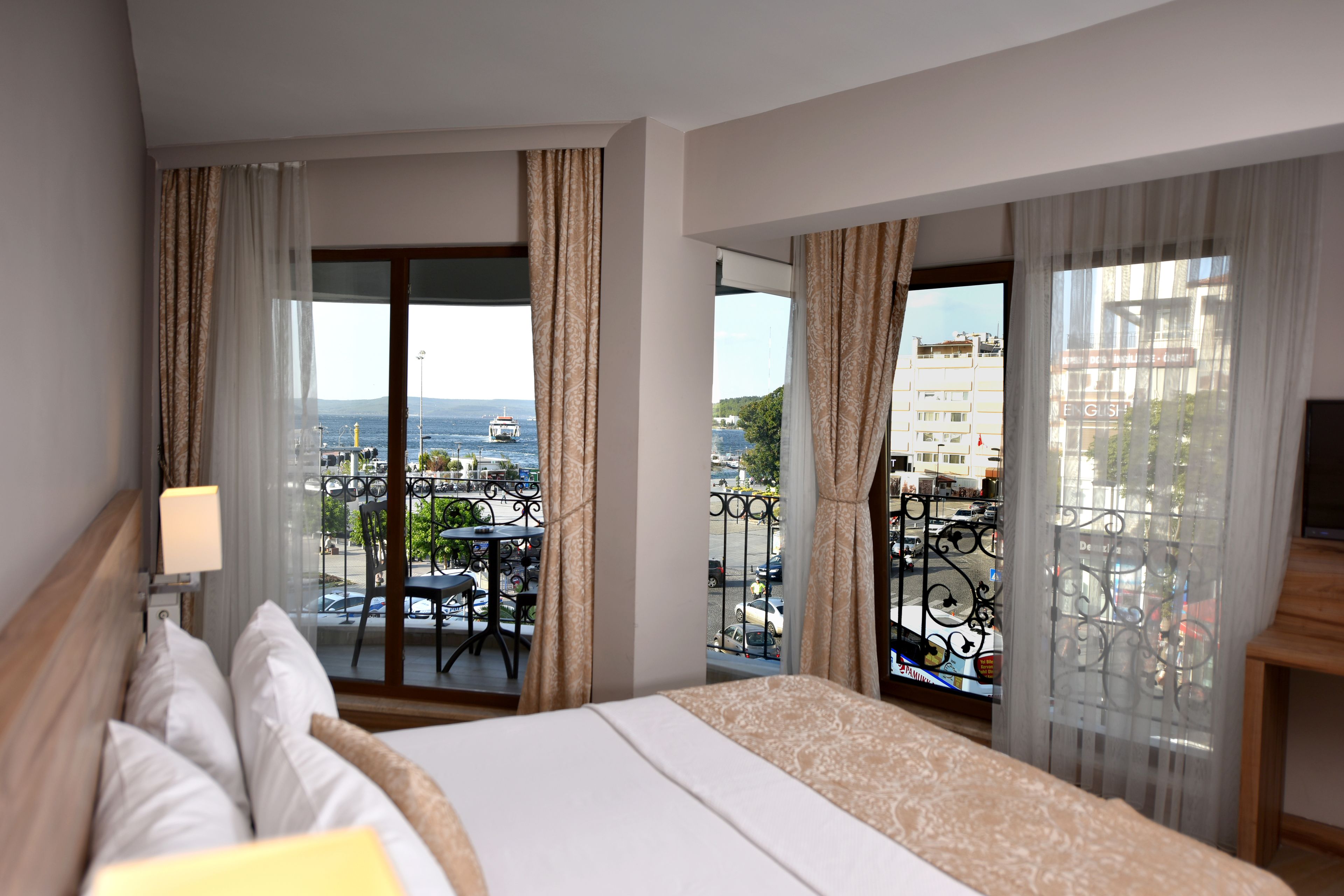 deluxe room, balcony, sea view | 1 bedroom, premium bedding, minibar, in-room safe