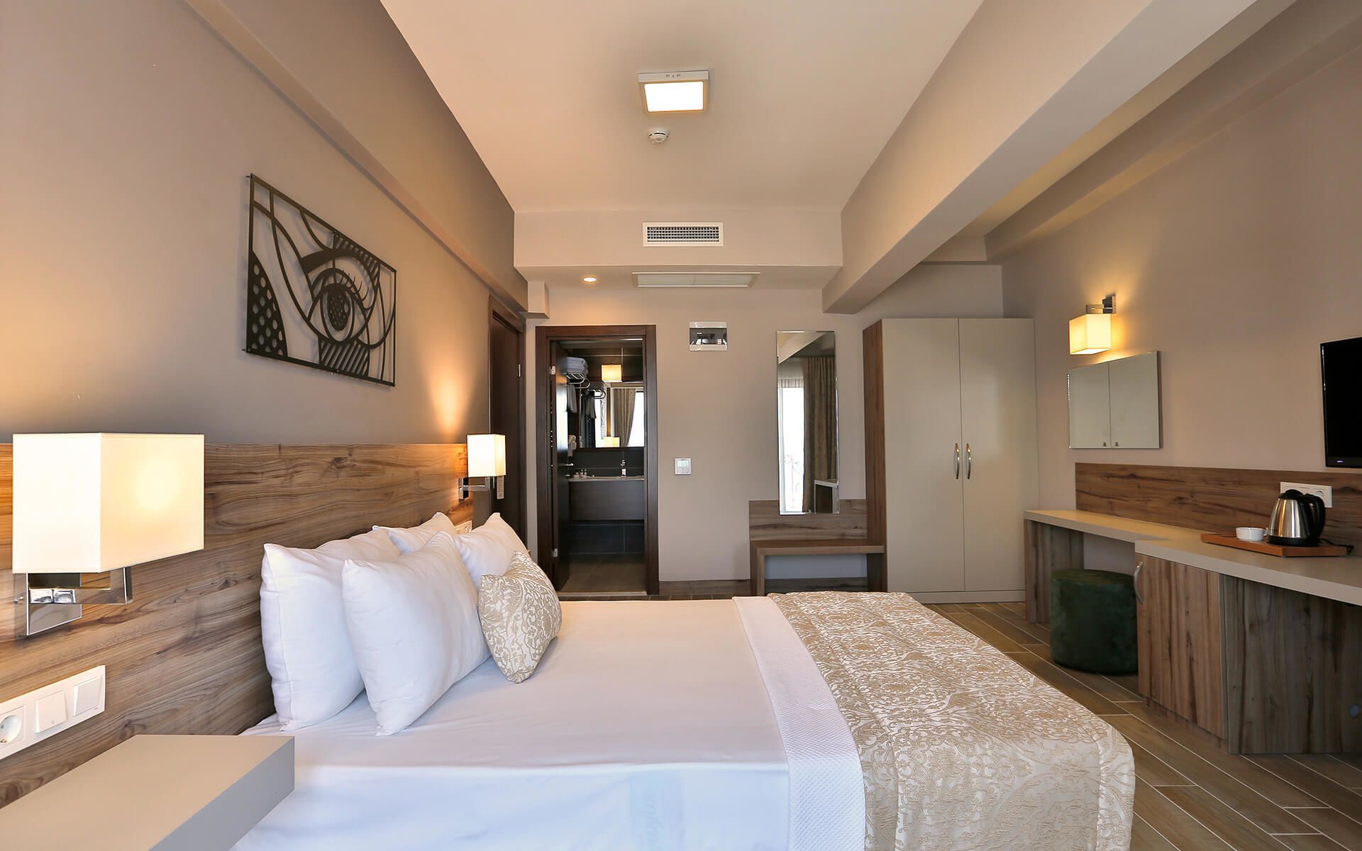 superior room, sea view | 1 bedroom, premium bedding, minibar, in-room safe