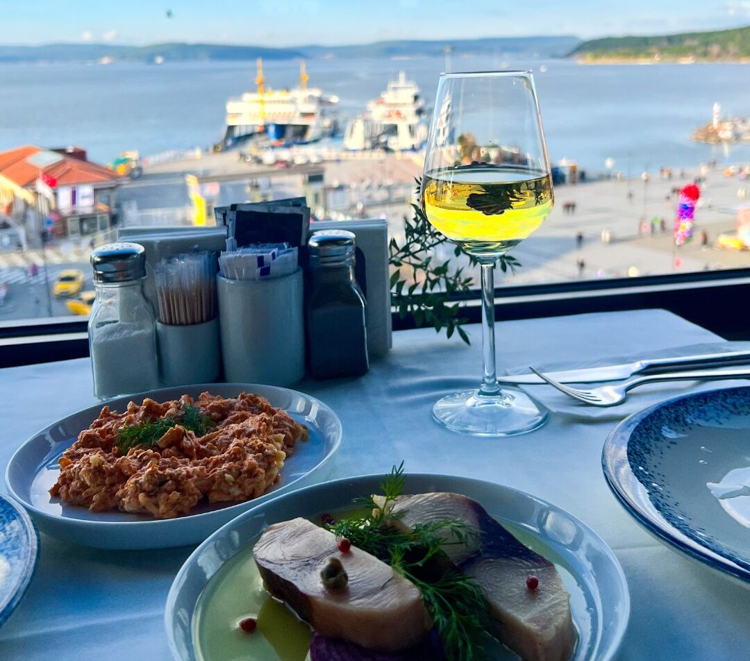 breakfast and dinner served, sea views