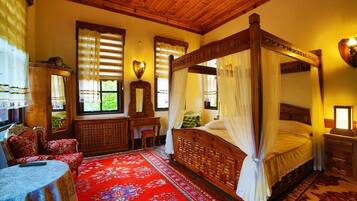 Habitación doble | Caja de seguridad en la habitación, escritorio y wifi gratis