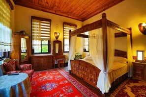 Double Room | In-room safe, desk, free WiFi