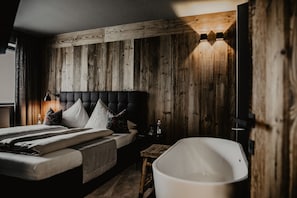 Deluxe Apartment, 3 Bedrooms, Mountain View, Mountainside | 1 bedroom, premium bedding, desk, soundproofing - Black Eagle Luxury Loft Appartement (Mayrhofen)