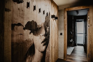 Deluxe Apartment, 3 Bedrooms, Mountain View, Mountainside | Hallway - Black Eagle Luxury Loft Appartement (Mayrhofen)