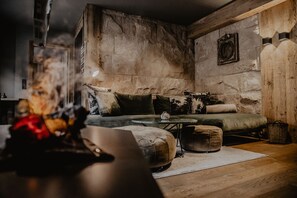 Deluxe Apartment, 3 Bedrooms, Mountain View, Mountainside | Living room | Flat-screen TV - Black Eagle Luxury Loft Appartement (Mayrhofen)