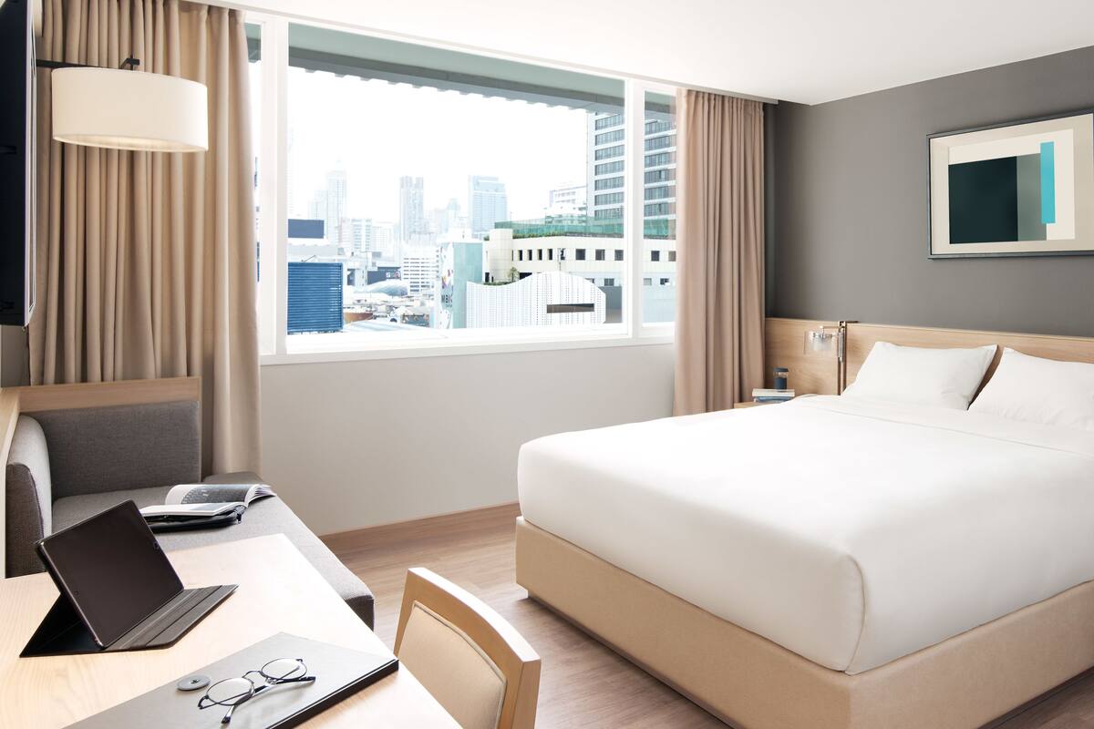 Deluxe Room, 1 King Bed | View from room
