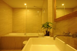 Family Room | Bathroom | Shower, free toiletries, bathrobes, slippers - Beijing 161 Hulu Courtyard Hotel (Beijing)