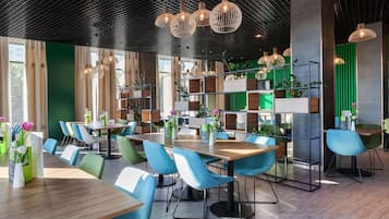 Breakfast, lunch and dinner served