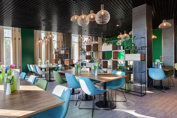 Breakfast, lunch and dinner served