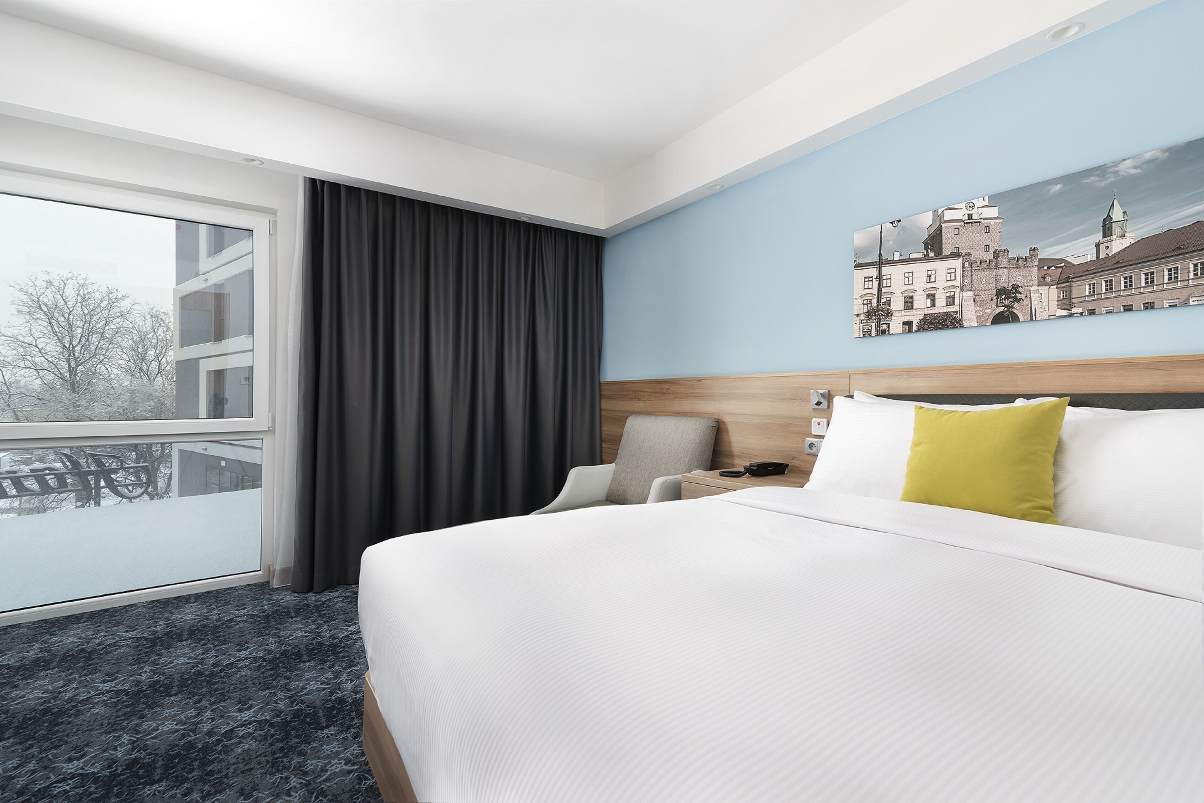 premium bedding, down duvets, in-room safe, desk