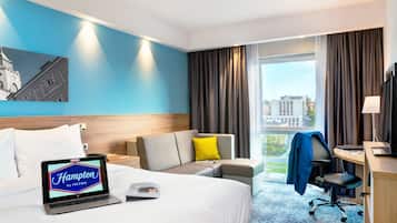 Room, 1 Queen Bed (with Sofa) | Living area | Flat-screen TV