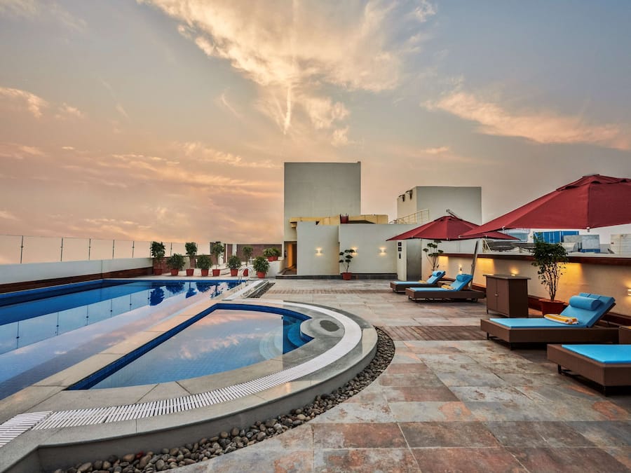 Outdoor pool, sun loungers