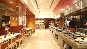 Desayuno a la carta (INR 850 por persona) 