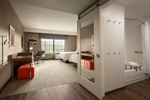 高档床上用品、加厚床垫、客房内保险箱、办公桌