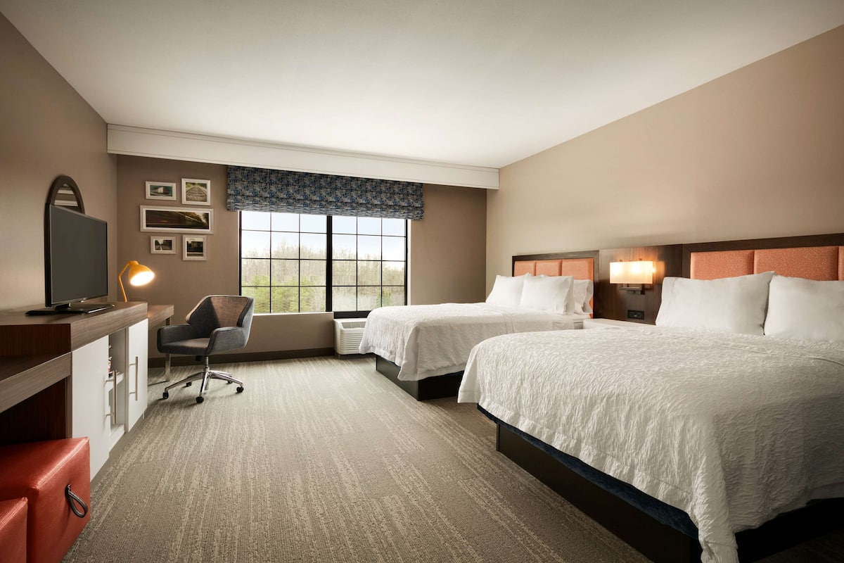 Premium bedding, pillow-top beds, in-room safe, desk
