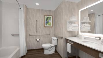 Dusche, kostenlose Toilettenartikel, Haartrockner, Handtücher