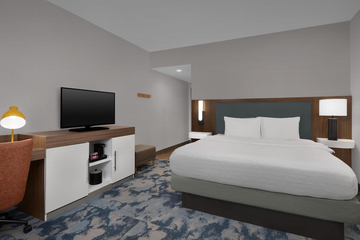 Premium bedding, pillowtop beds, in-room safe, desk
