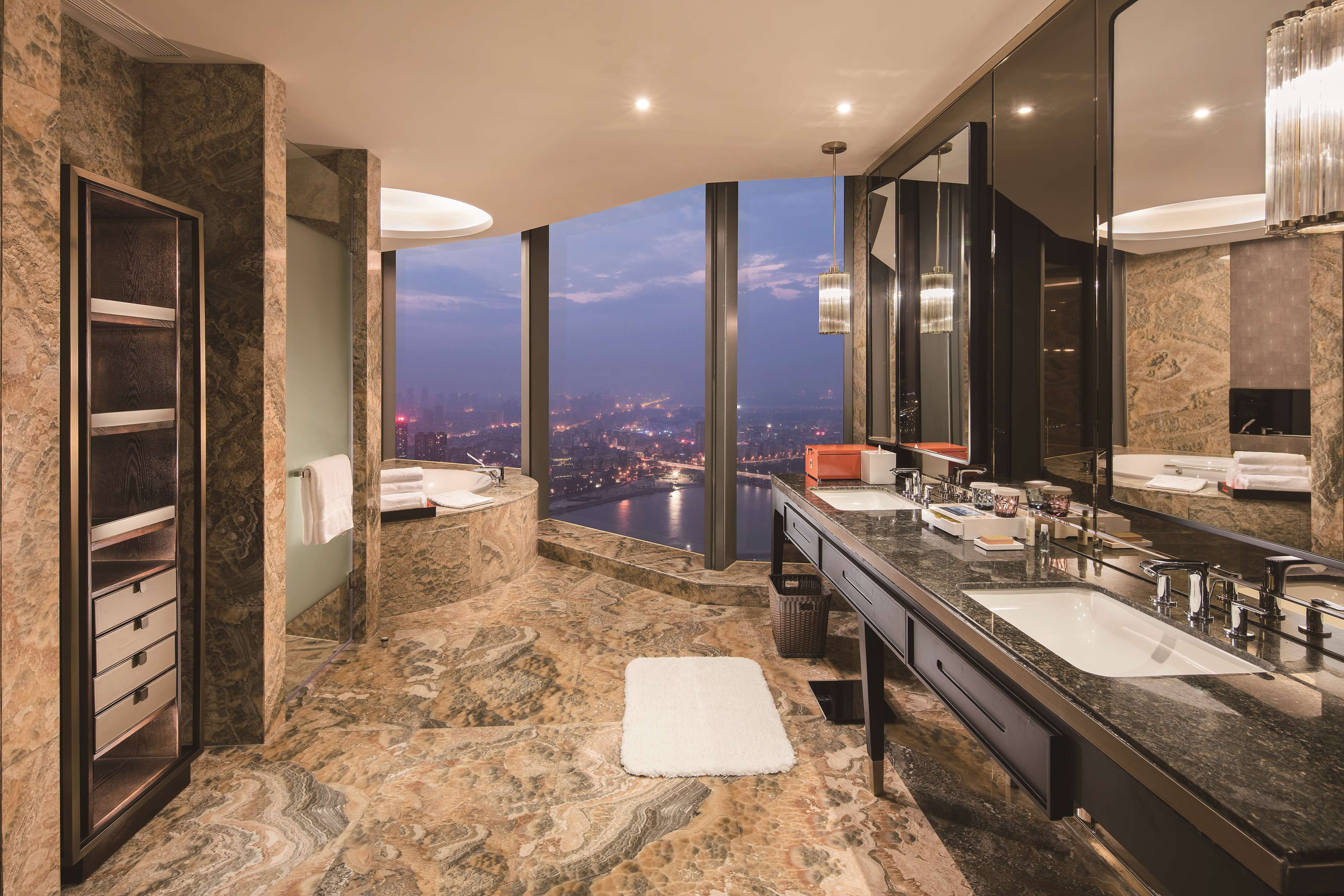 presidential suite, 2 bedrooms | bathroom | free toiletries, hair dryer, bathrobes, slippers