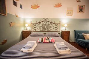 Deluxe Triple Room, Multiple Beds, Private Bathroom