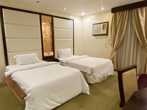 Frette Italian sheets, premium bedding, free minibar, in-room safe