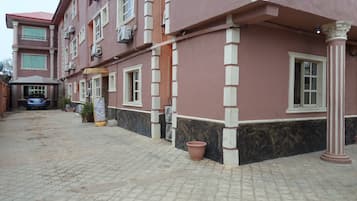 Mặt tiền nơi lưu trú