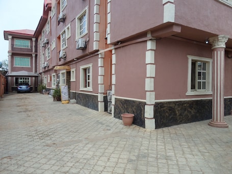 Fachada de la propiedad