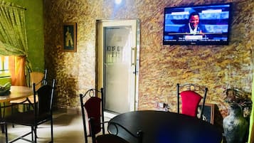 Breakfast, lunch, dinner served; local and international cuisine