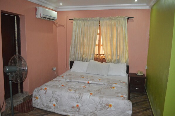 Executive Room | 1 bedroom, in-room safe, desk, laptop workspace