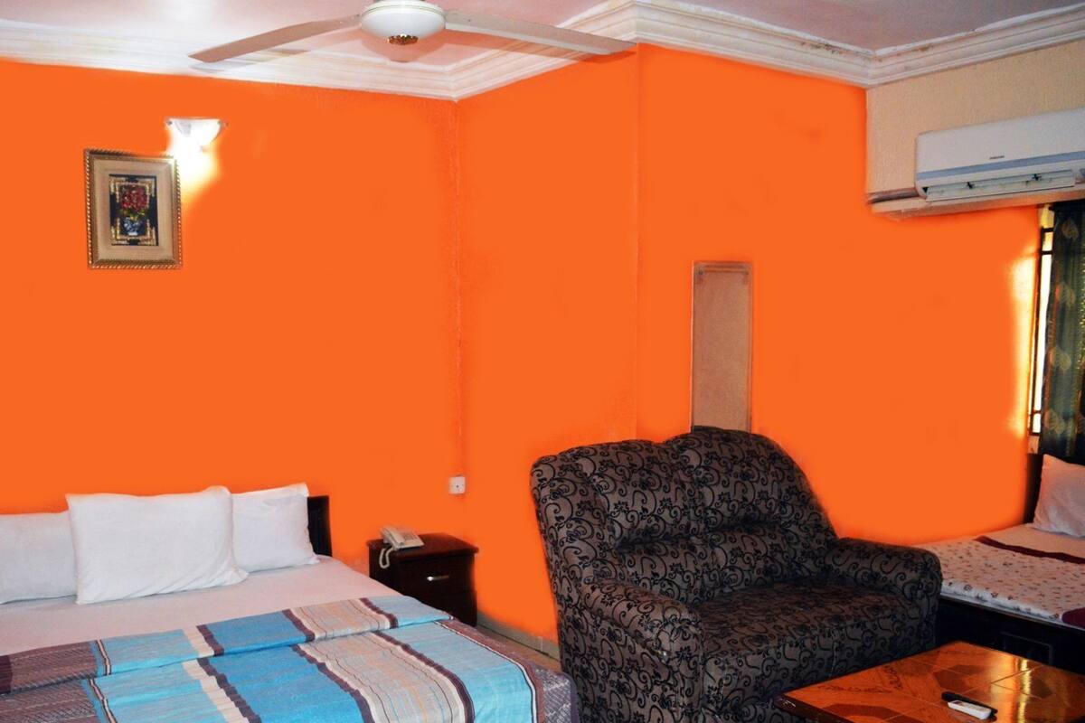 1 chambre, coffres-forts dans les chambres, bureau