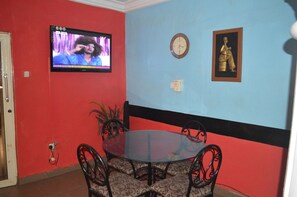 Flat-screen TV - HardRock Hotel and suites (Lagos)