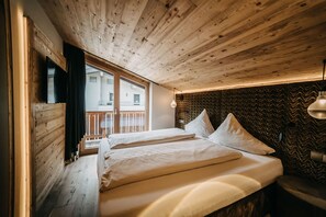 Deluxe Penthouse, 3 Bedrooms, Kitchen, Valley View | Premium bedding, down duvets, individually furnished, desk - Black Eagle Luxury Appartement (Schwendau)