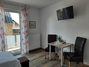 Flat-screen TV - Gästehaus Am Hochsimmer (Ettringen)