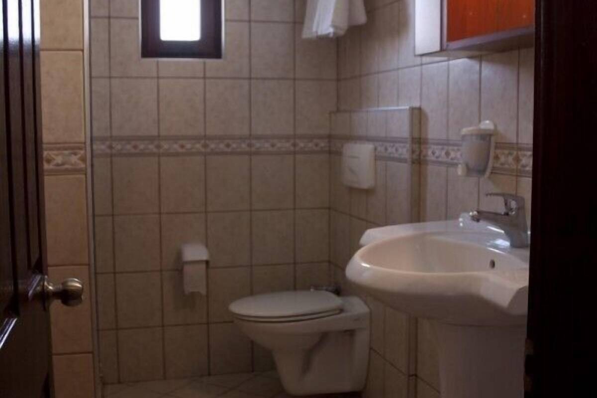 shower, free toiletries, hair dryer, slippers